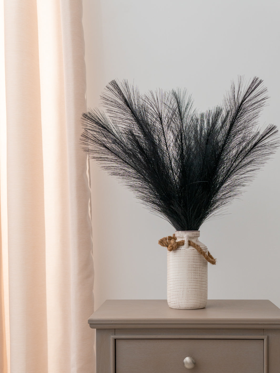 Faux Pampas Grass - Black (5 Stems)